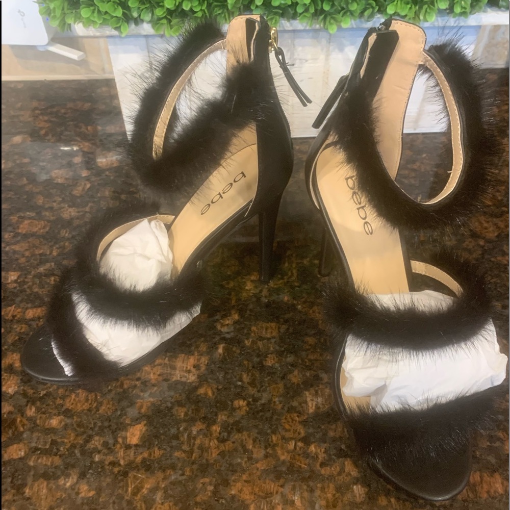 Very cute & dazzling pair of heels 👠.. A Fashion statement!!